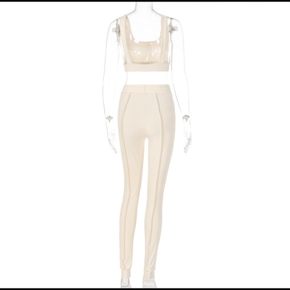 Backless croptop with high waisted leggings - Picture 4 of 7